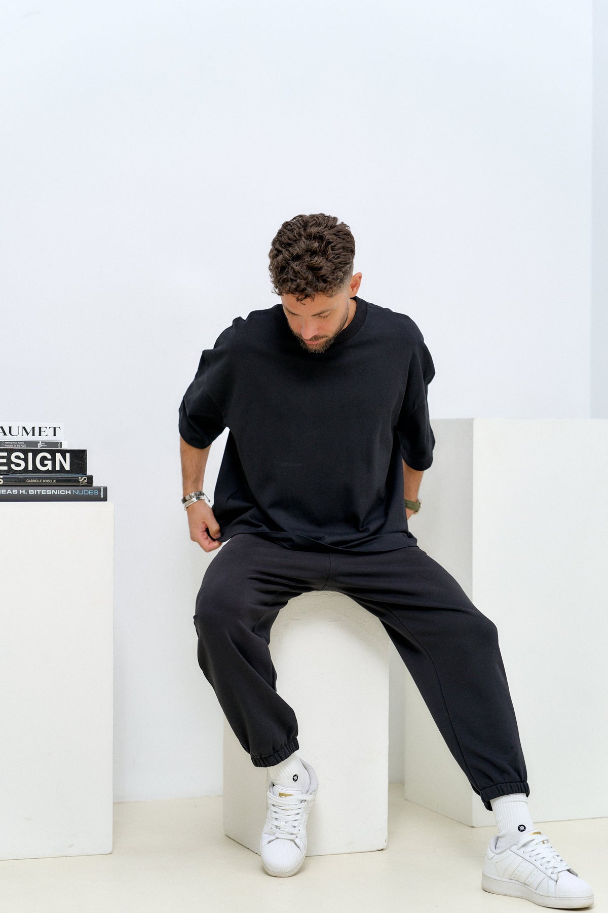 Lifestyle black T-shirt 3
